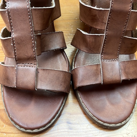 Urban Outfitters Brown Strappy Heels with Chunky Heel - Picture 5 of 10